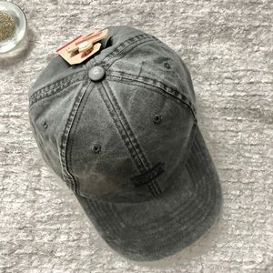 New with tags LEVI’S Charcoal Grey Adjustable Hat